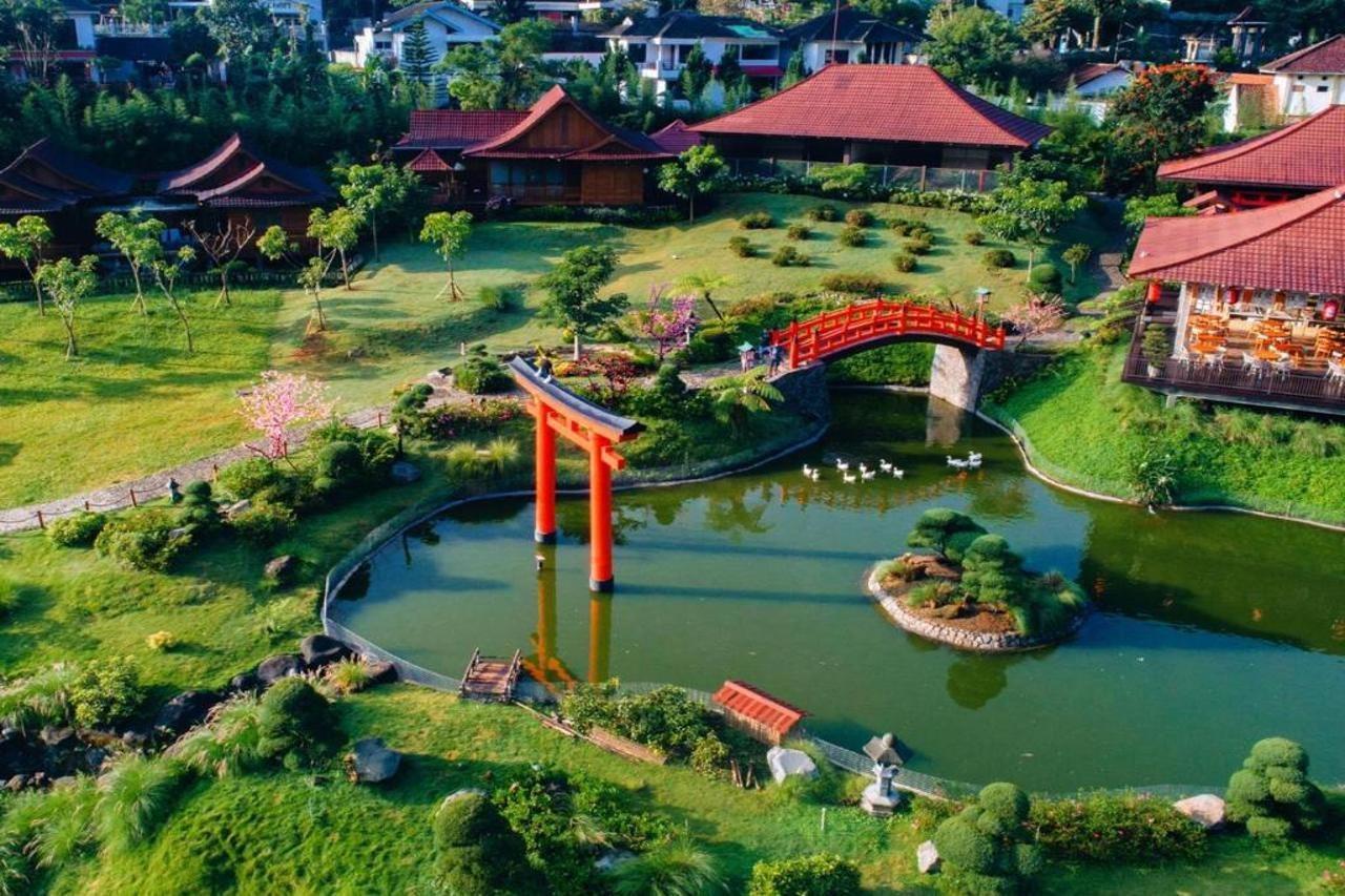 The Onsen Hot Spring Resort Batu  Esterno foto